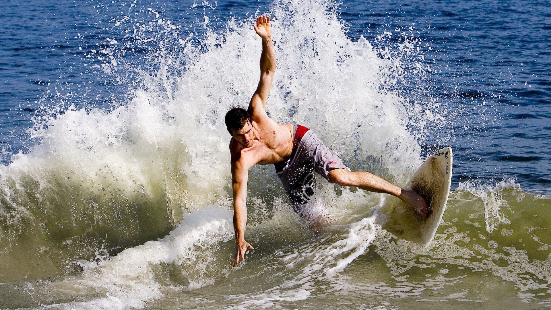 爱游戏官方论坛-“青少年足球联赛现场嗨翻全场，精彩纷呈”，青少年足球联盟